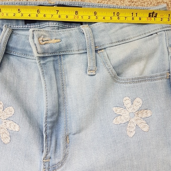 Hollister Boho Embroidered High Rise Vintage Flare Light Wash Denim Jeans Sz 26 - Picture 12 of 15
